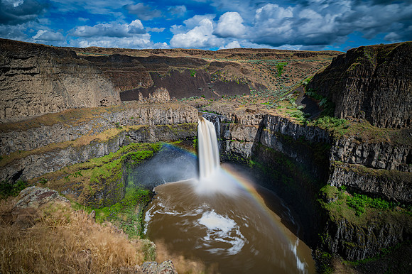 The Palouse Falls and Rainbow