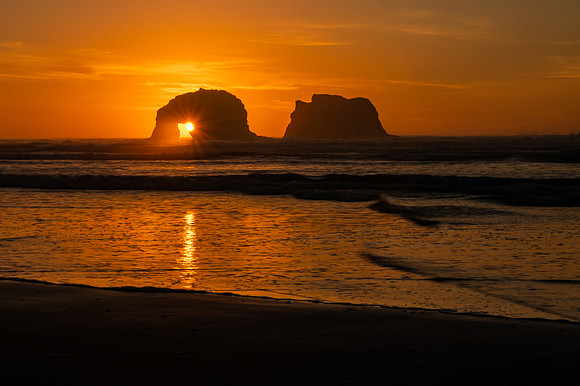 DSC_2267 Sunset at Rockaway Beach 12x18 Metallic $95